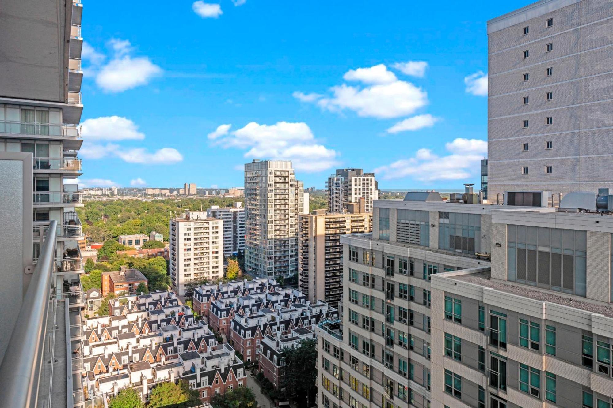 Modern Dunfield Ave Condos By Globalstay Toronto Exterior photo